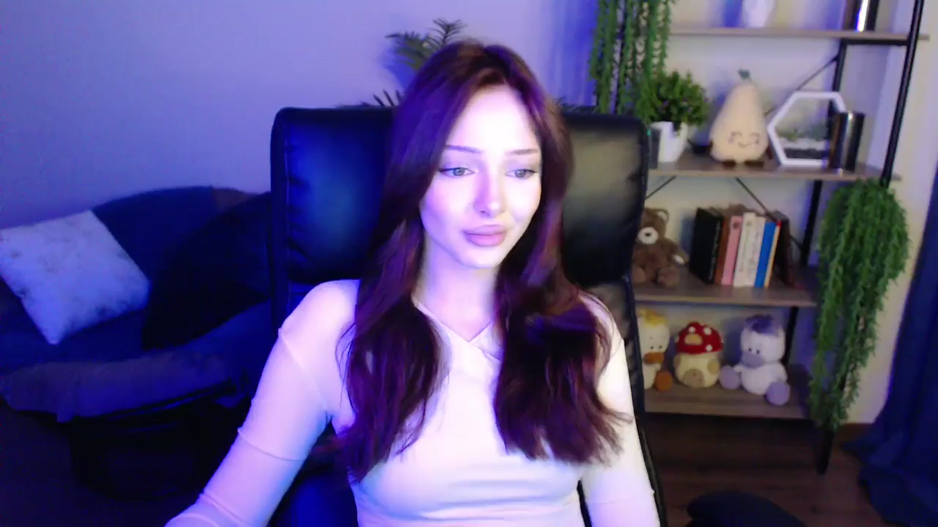 Gallery image thumbnail from KateManelli's myfreecams stream on, 04/01/2025, 11:29 image 15 of 20