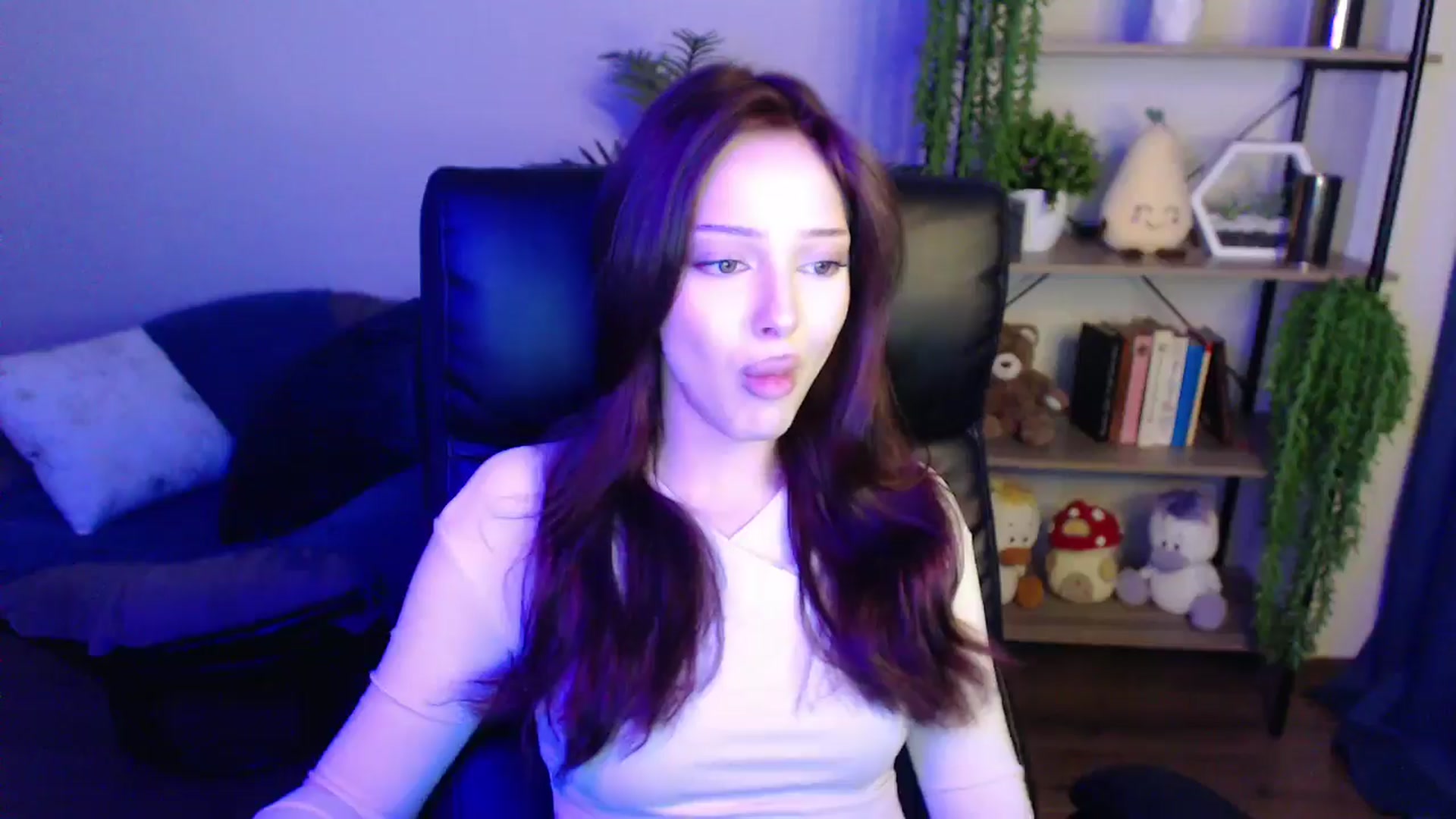 Gallery image thumbnail from KateManelli's myfreecams stream on, 04/01/2025, 11:29 image 17 of 20