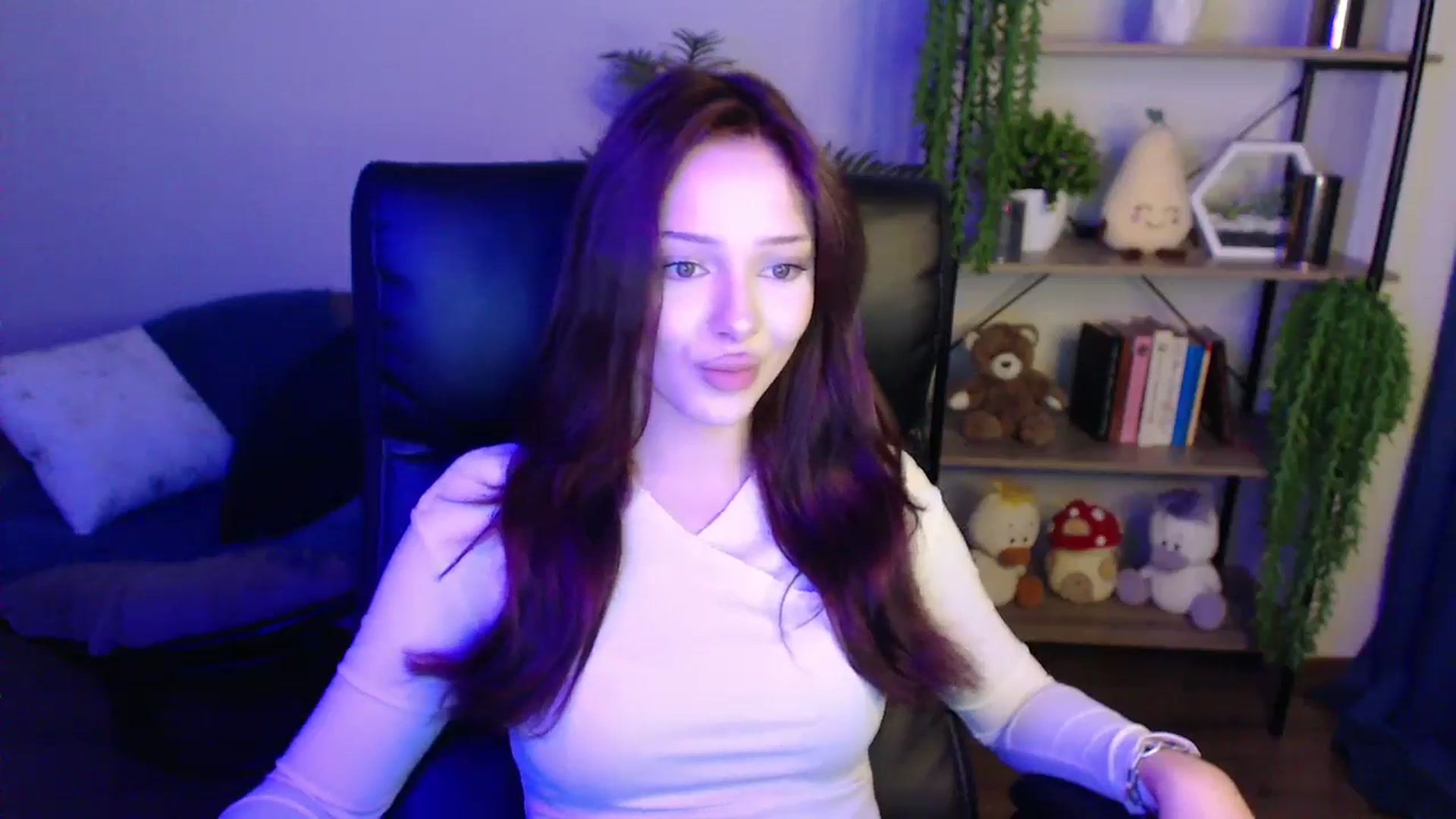 Gallery image thumbnail from KateManelli's myfreecams stream on, 04/01/2025, 12:18 image 7 of 20