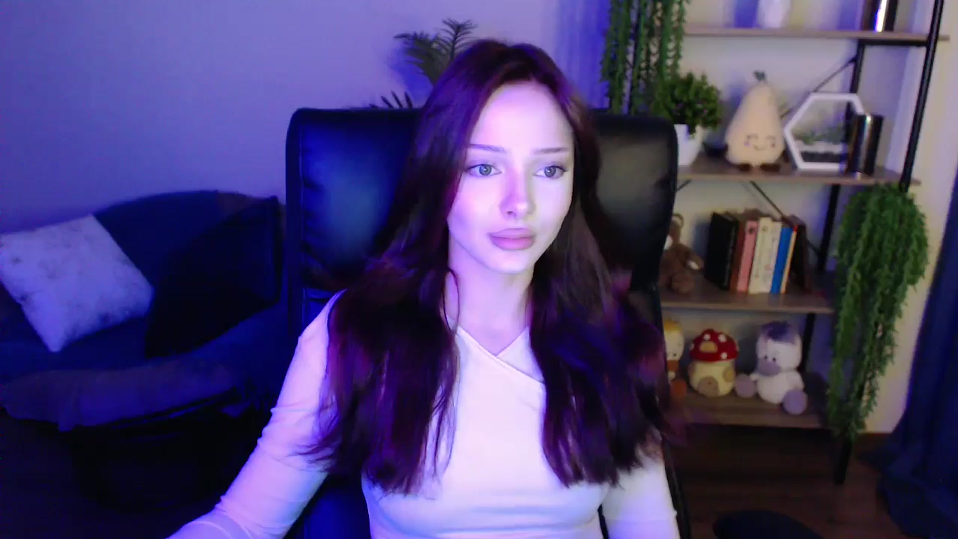 Gallery image thumbnail from KateManelli's myfreecams stream on, 04/01/2025, 12:43 image 2 of 20