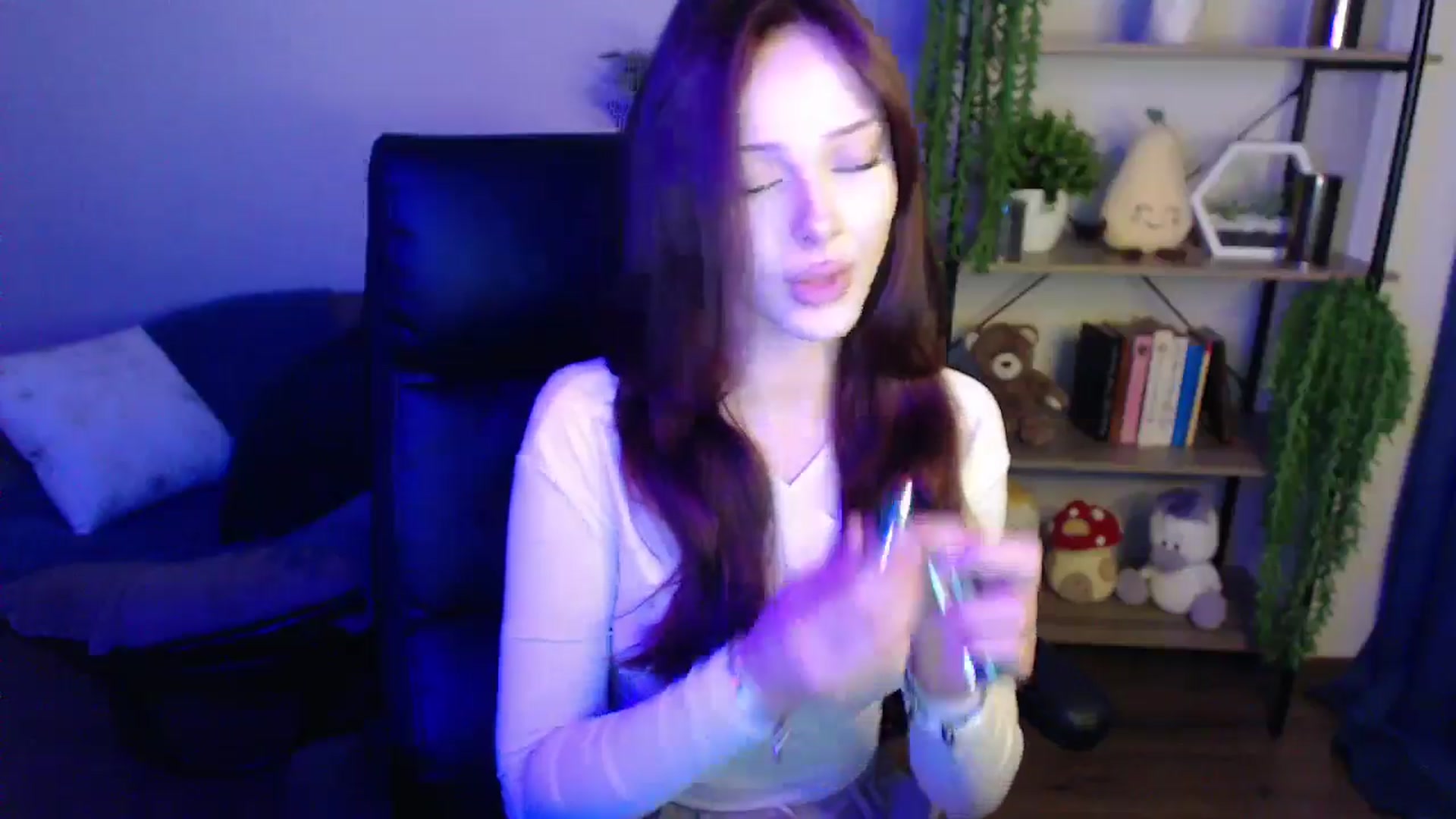 Gallery image thumbnail from KateManelli's myfreecams stream on, 04/01/2025, 12:43 image 18 of 20