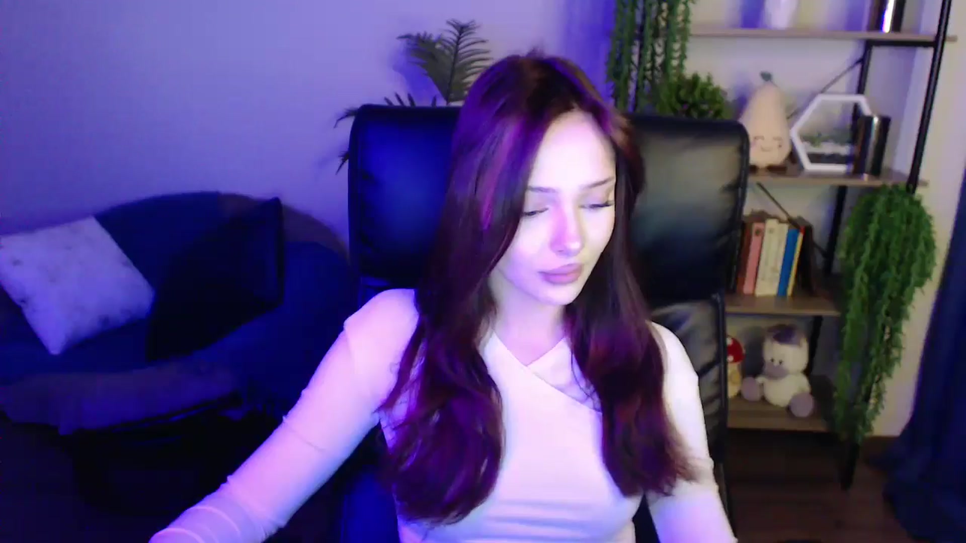Gallery image thumbnail from KateManelli's myfreecams stream on, 04/01/2025, 13:36 image 18 of 20