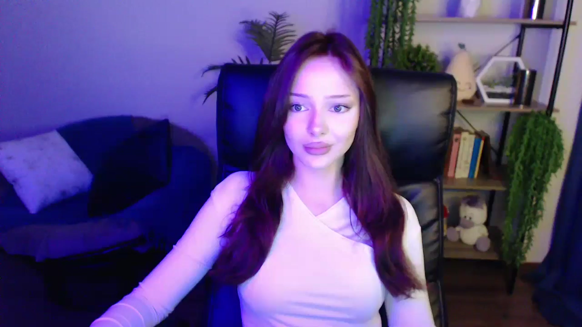Gallery image thumbnail from KateManelli's myfreecams stream on, 04/01/2025, 13:36 image 17 of 20