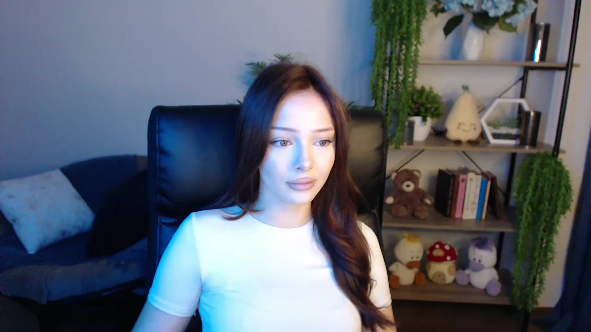 Gallery image thumbnail from KateManelli's myfreecams stream on, 04/02/2025, 08:44 image 12 of 20
