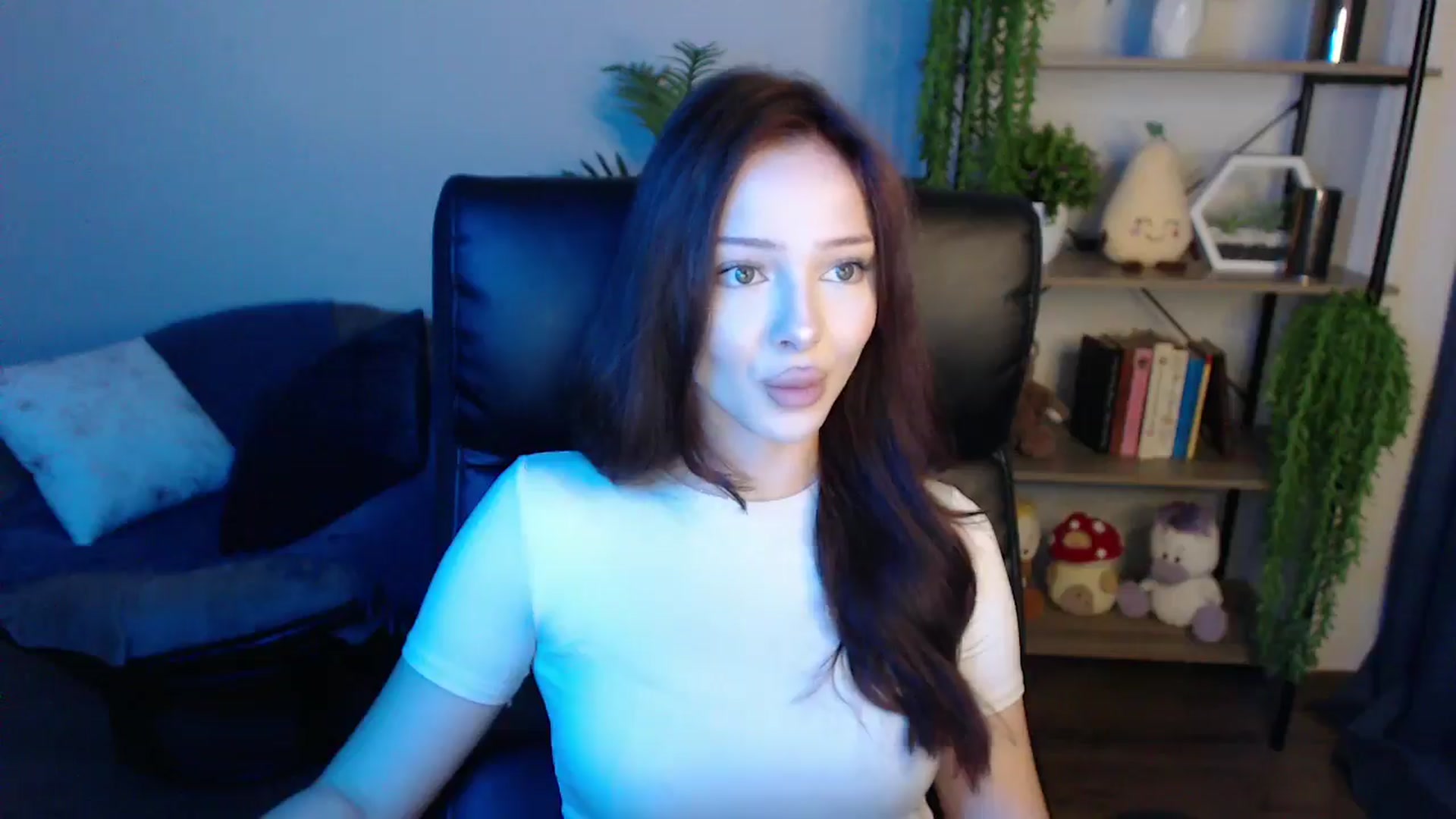 Gallery image thumbnail from KateManelli's myfreecams stream on, 04/02/2025, 10:29 image 7 of 20