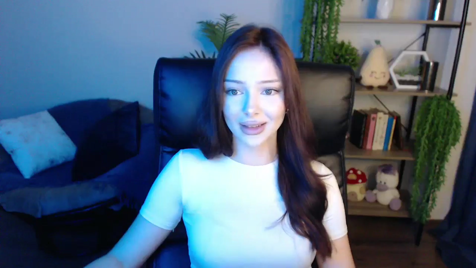 Gallery image thumbnail from KateManelli's myfreecams stream on, 04/02/2025, 10:29 image 11 of 20