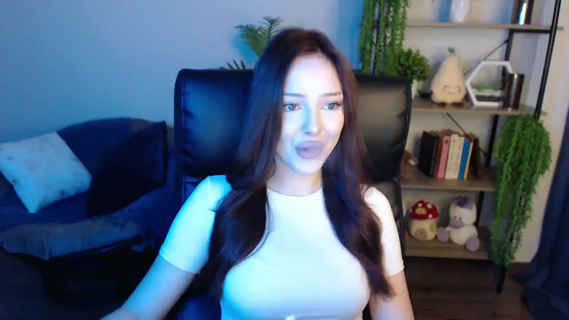 Gallery image thumbnail from KateManelli's myfreecams stream on, 04/02/2025, 11:00 image 3 of 20