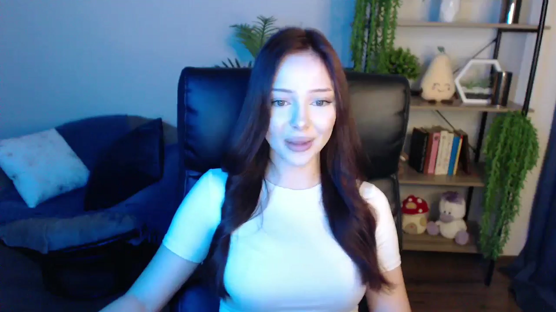 Gallery image thumbnail from KateManelli's myfreecams stream on, 04/02/2025, 11:00 image 5 of 20