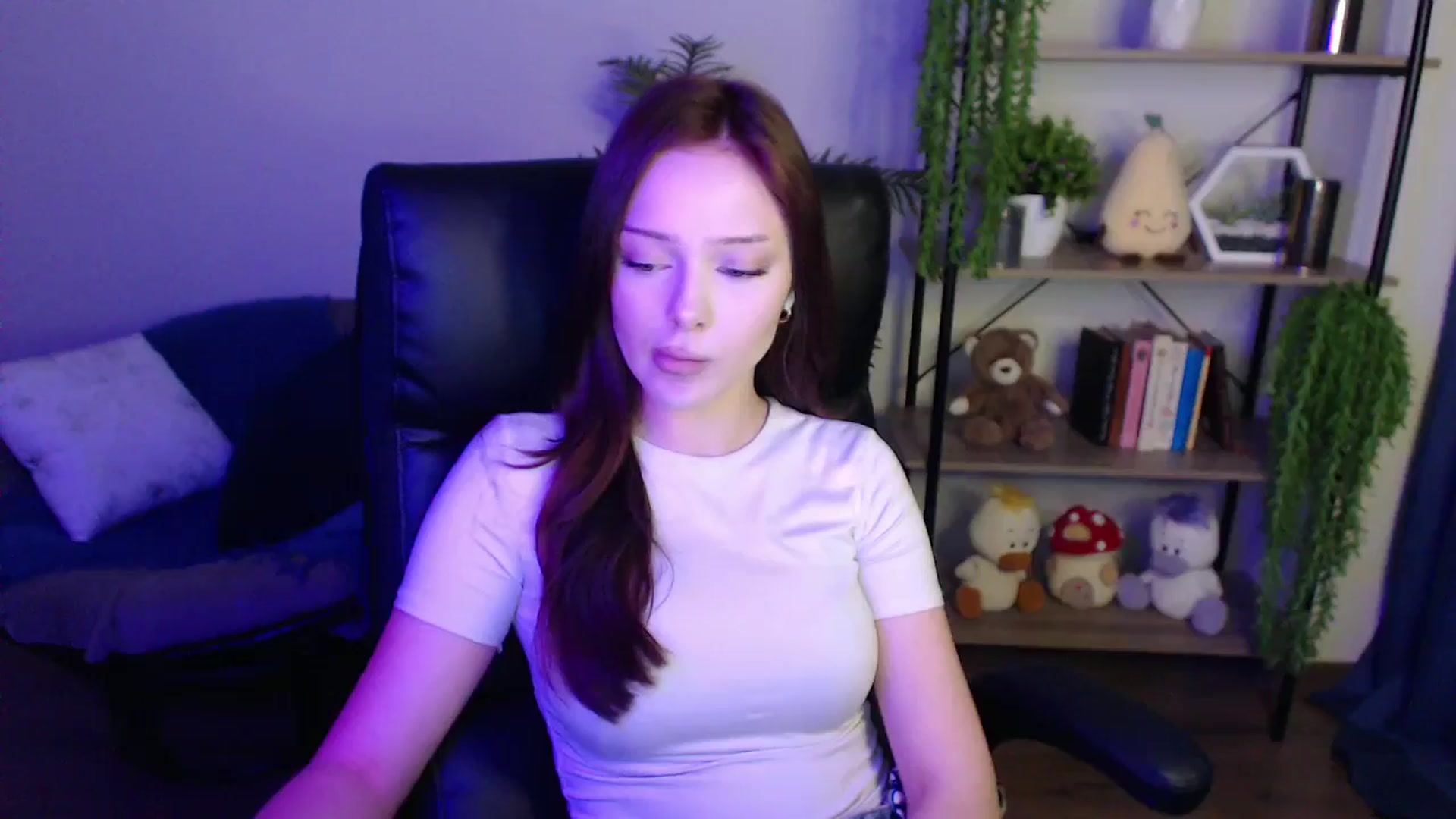 Gallery image thumbnail from KateManelli's myfreecams stream on, 04/02/2025, 12:48 image 11 of 20