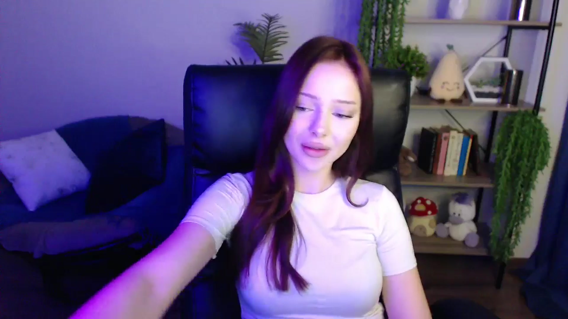 Gallery image thumbnail from KateManelli's myfreecams stream on, 04/02/2025, 12:48 image 12 of 20