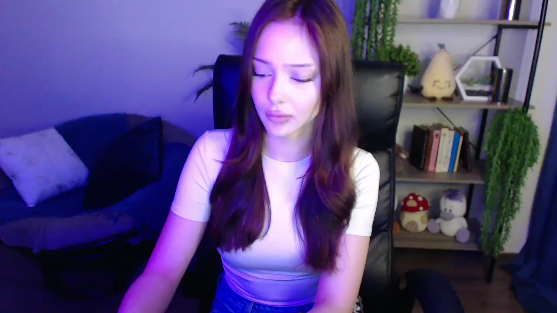 Gallery image thumbnail from KateManelli's myfreecams stream on, 04/02/2025, 12:48 image 10 of 20