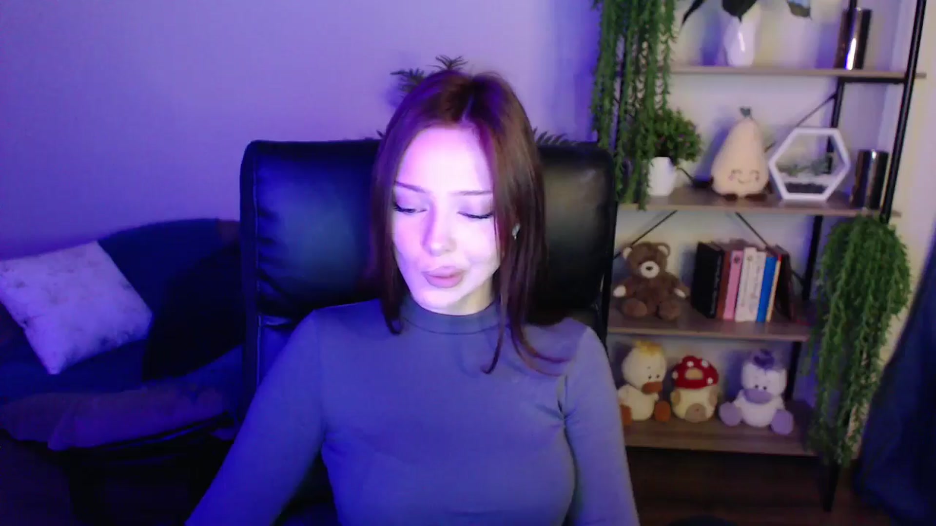Gallery image thumbnail from KateManelli's myfreecams stream on, 04/04/2025, 08:48 image 10 of 20