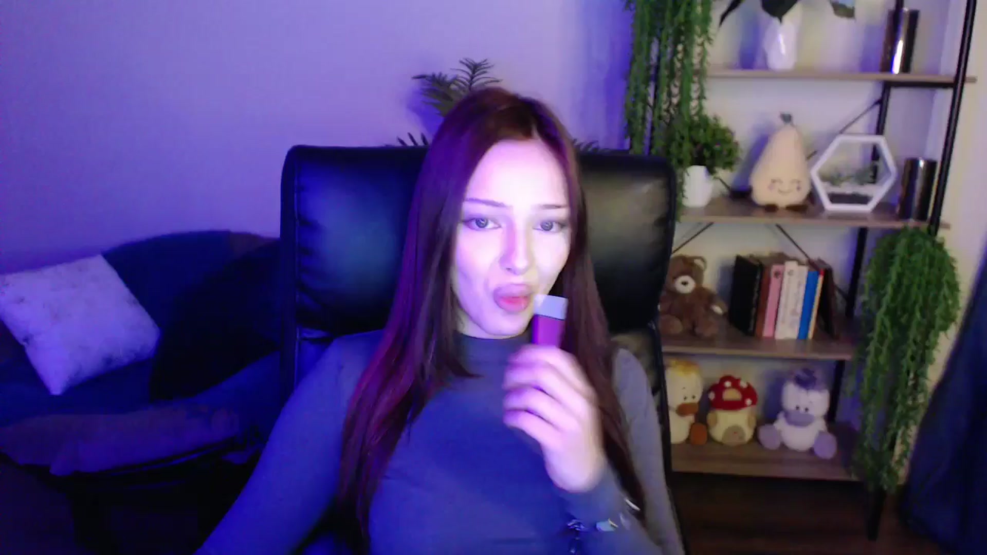 Gallery image thumbnail from KateManelli's myfreecams stream on, 04/04/2025, 10:02 image 10 of 20