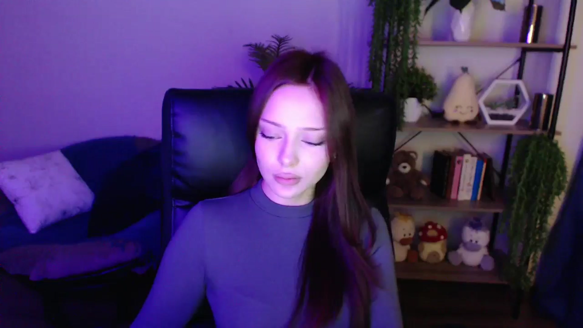 Gallery image thumbnail from KateManelli's myfreecams stream on, 04/04/2025, 11:33 image 8 of 20