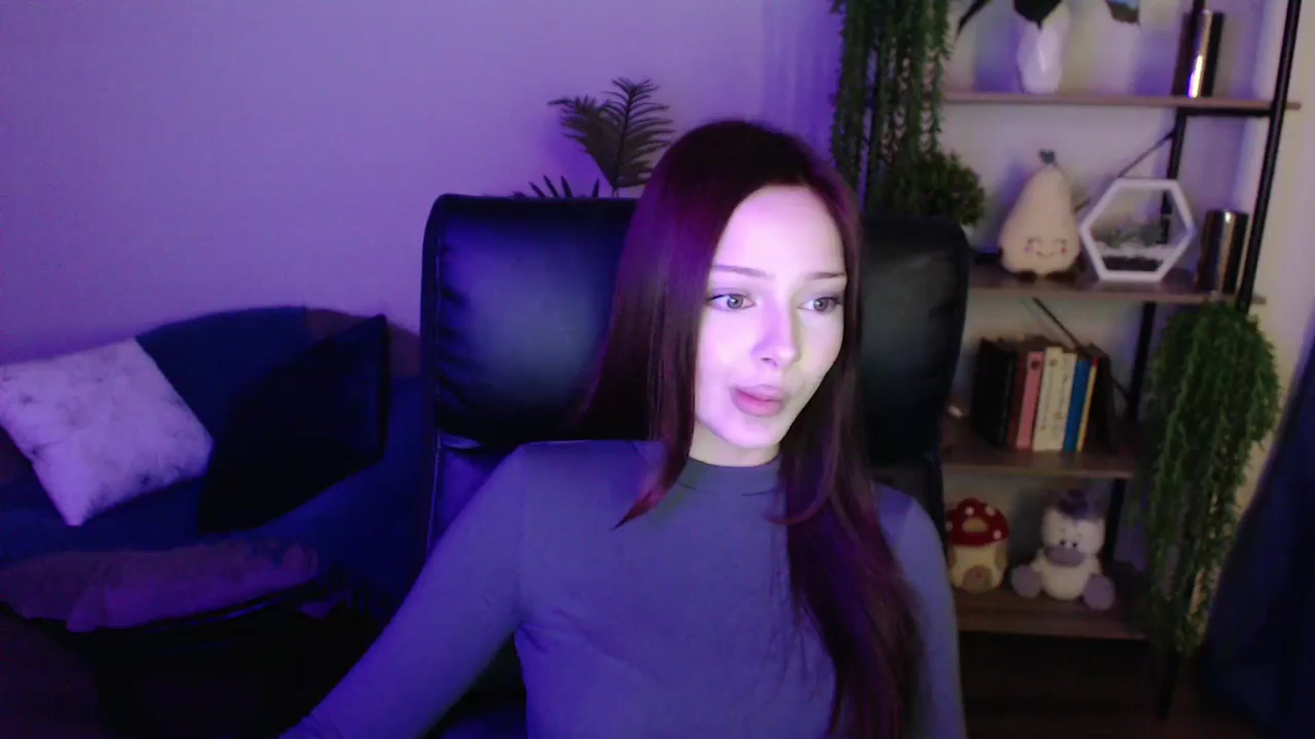 Gallery image thumbnail from KateManelli's myfreecams stream on, 04/04/2025, 11:33 image 10 of 20