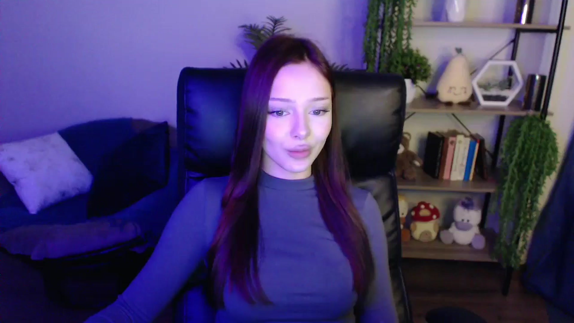Gallery image thumbnail from KateManelli's myfreecams stream on, 04/04/2025, 13:02 image 6 of 20