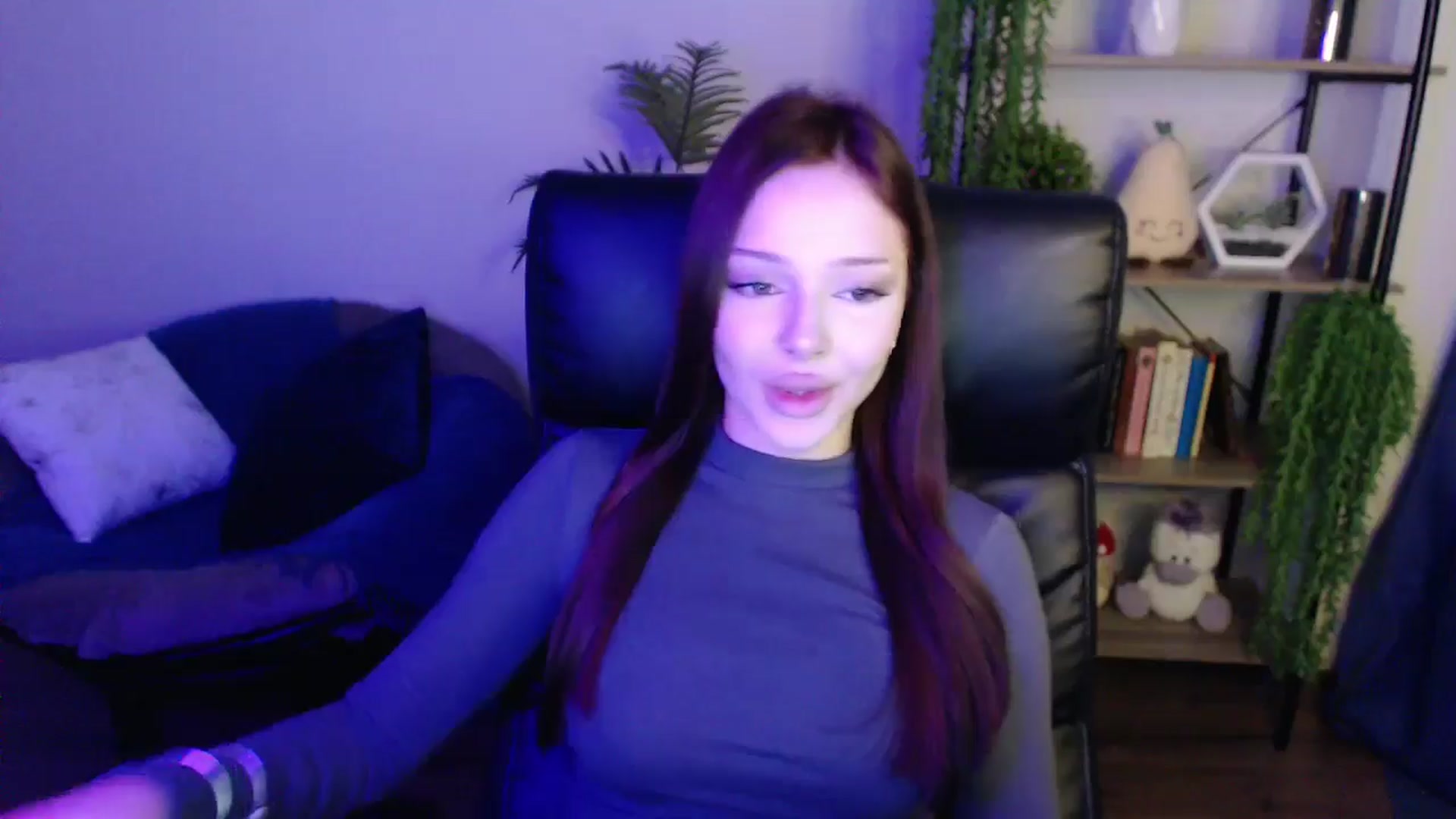 Gallery image thumbnail from KateManelli's myfreecams stream on, 04/04/2025, 13:02 image 12 of 20