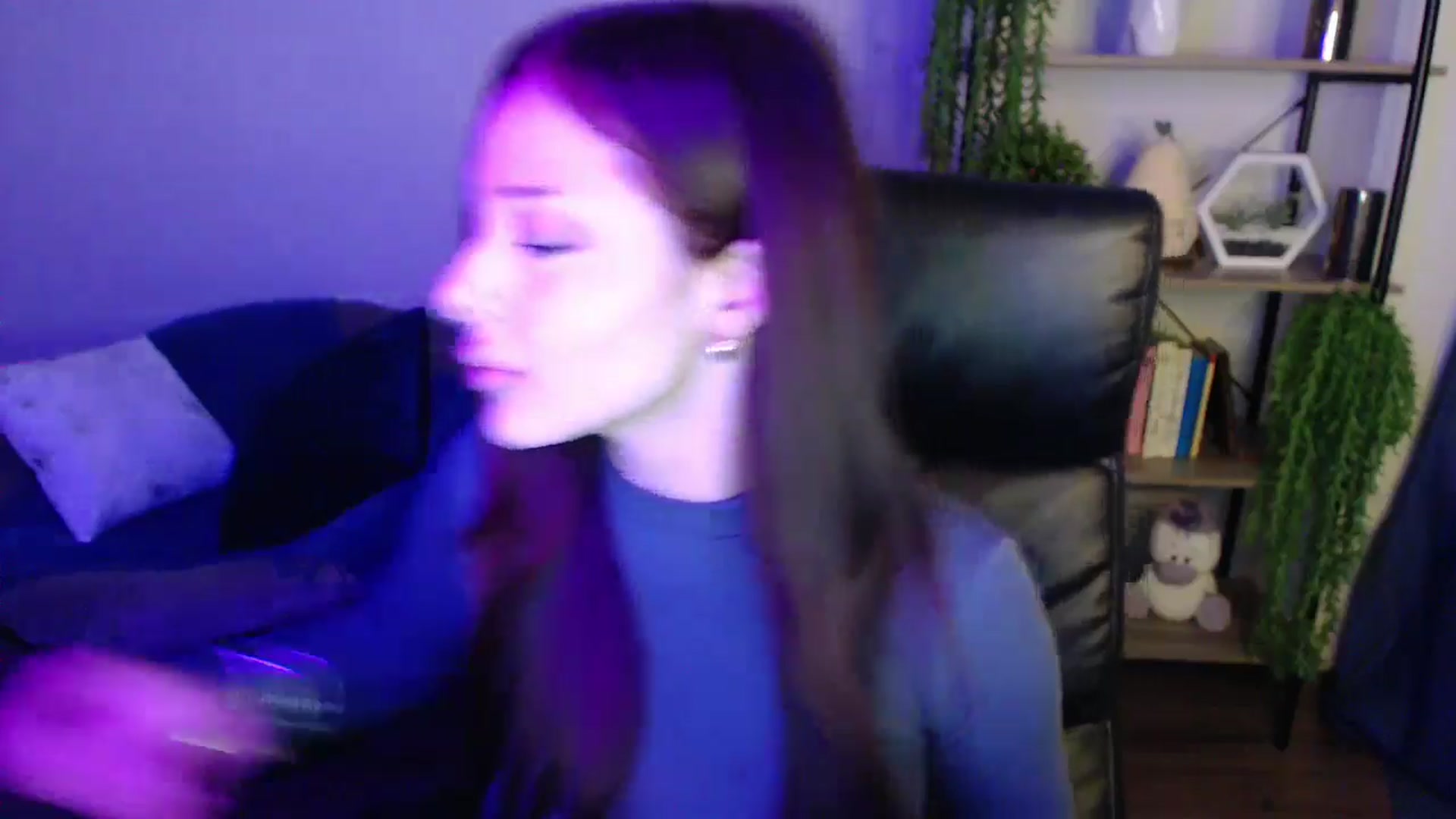 Gallery image thumbnail from KateManelli's myfreecams stream on, 04/04/2025, 13:02 image 10 of 20