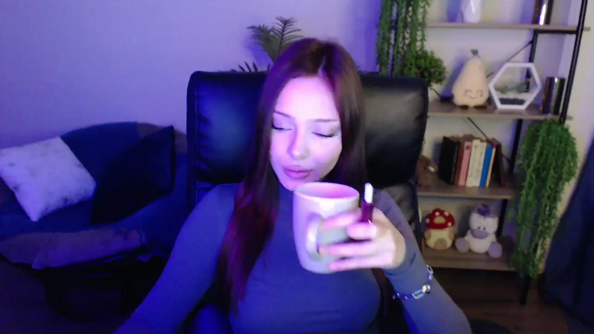 Gallery image thumbnail from KateManelli's myfreecams stream on, 04/04/2025, 13:02 image 17 of 20