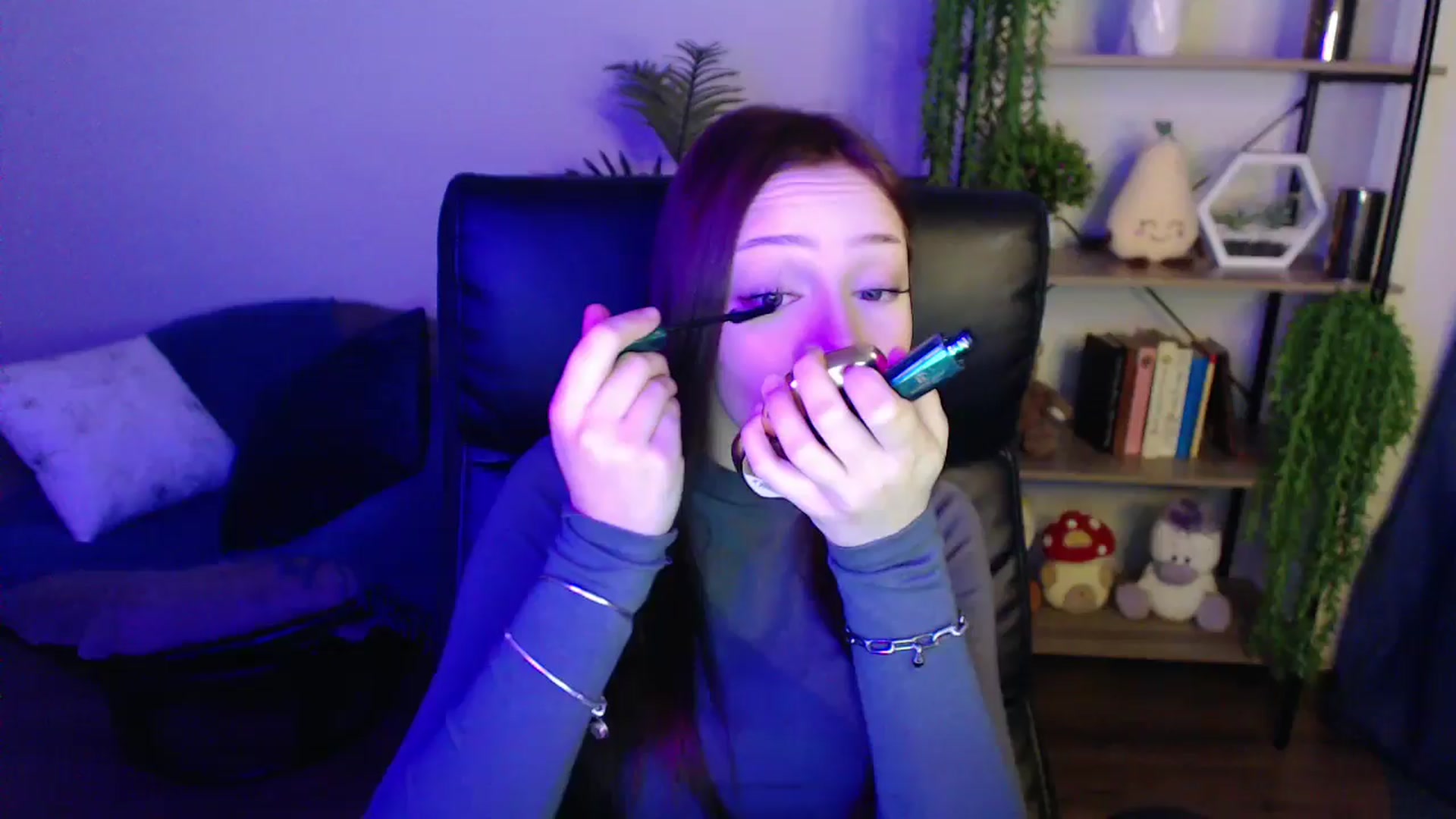 Gallery image thumbnail from KateManelli's myfreecams stream on, 04/04/2025, 13:02 image 4 of 20