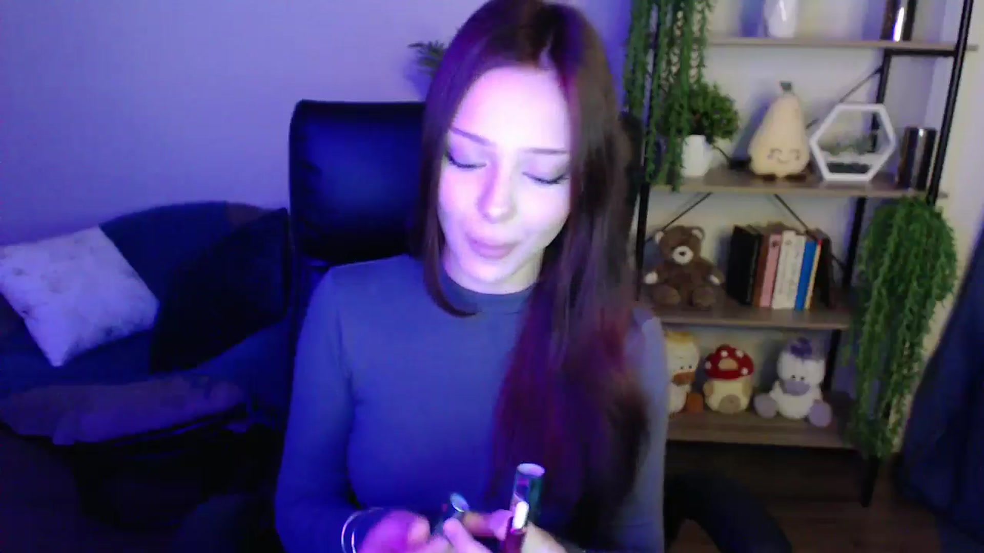 Gallery image thumbnail from KateManelli's myfreecams stream on, 04/04/2025, 13:54 image 14 of 20