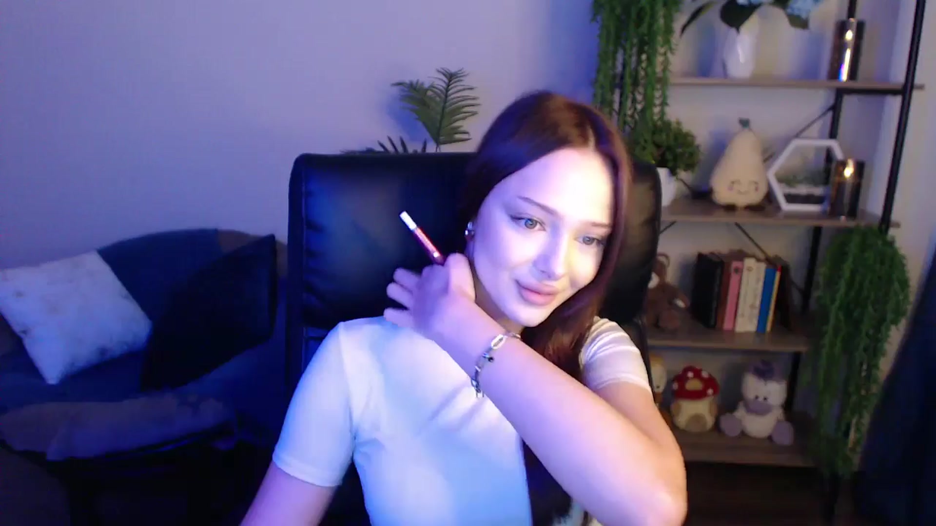 Gallery image thumbnail from KateManelli's myfreecams stream on, 04/05/2025, 09:18 image 7 of 20
