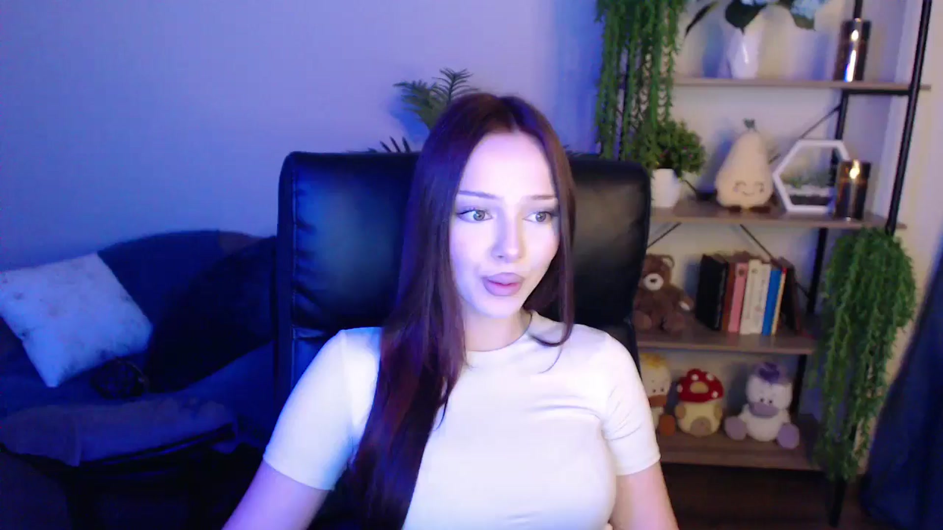 Gallery image thumbnail from KateManelli's myfreecams stream on, 04/05/2025, 12:41 image 8 of 20