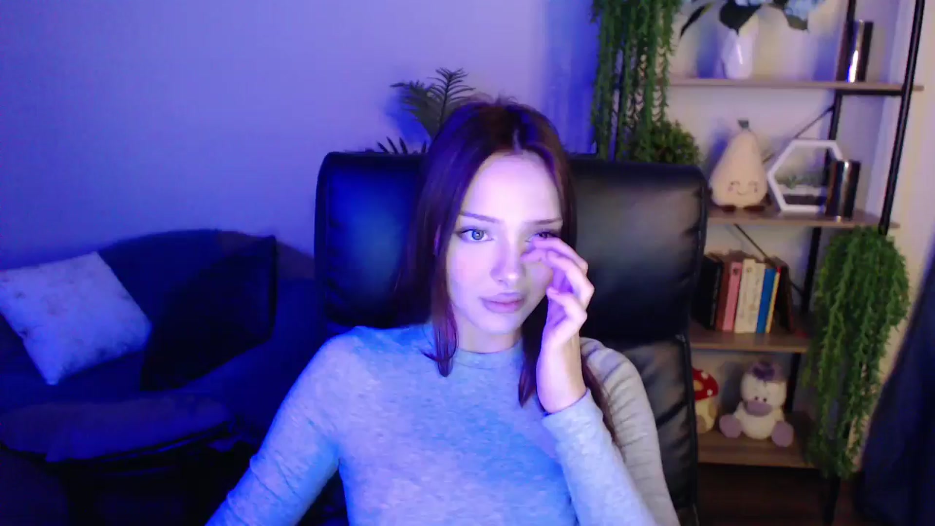 Gallery image thumbnail from KateManelli's myfreecams stream on, 04/07/2025, 09:06 image 5 of 20