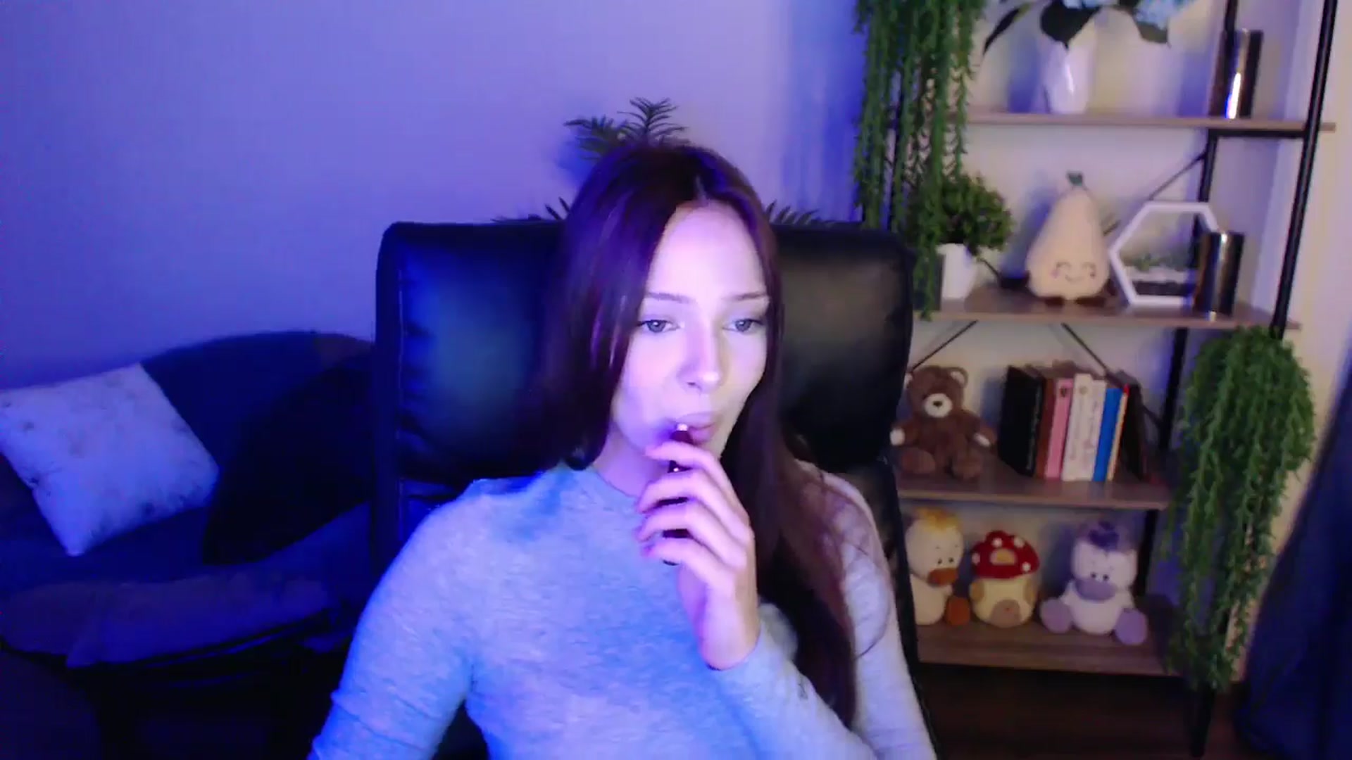 Gallery image thumbnail from KateManelli's myfreecams stream on, 04/07/2025, 09:06 image 15 of 20