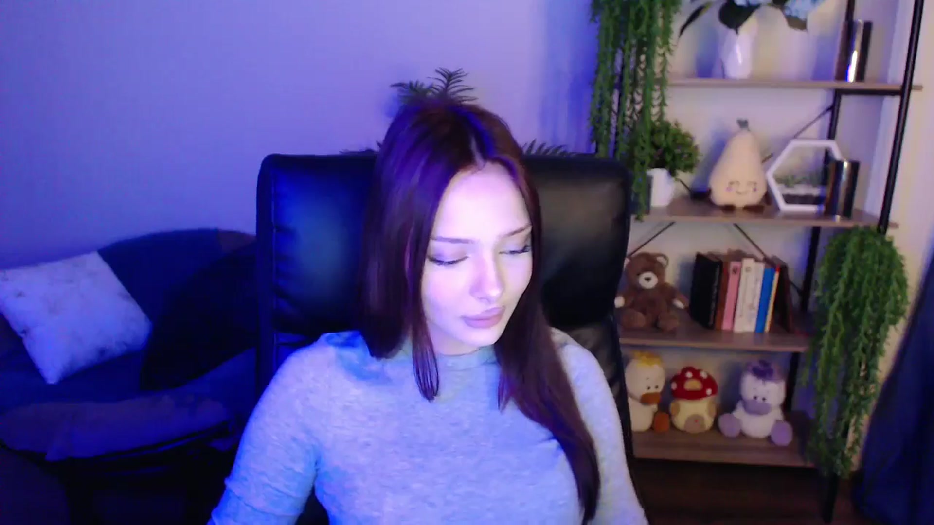 Gallery image thumbnail from KateManelli's myfreecams stream on, 04/07/2025, 09:06 image 10 of 20