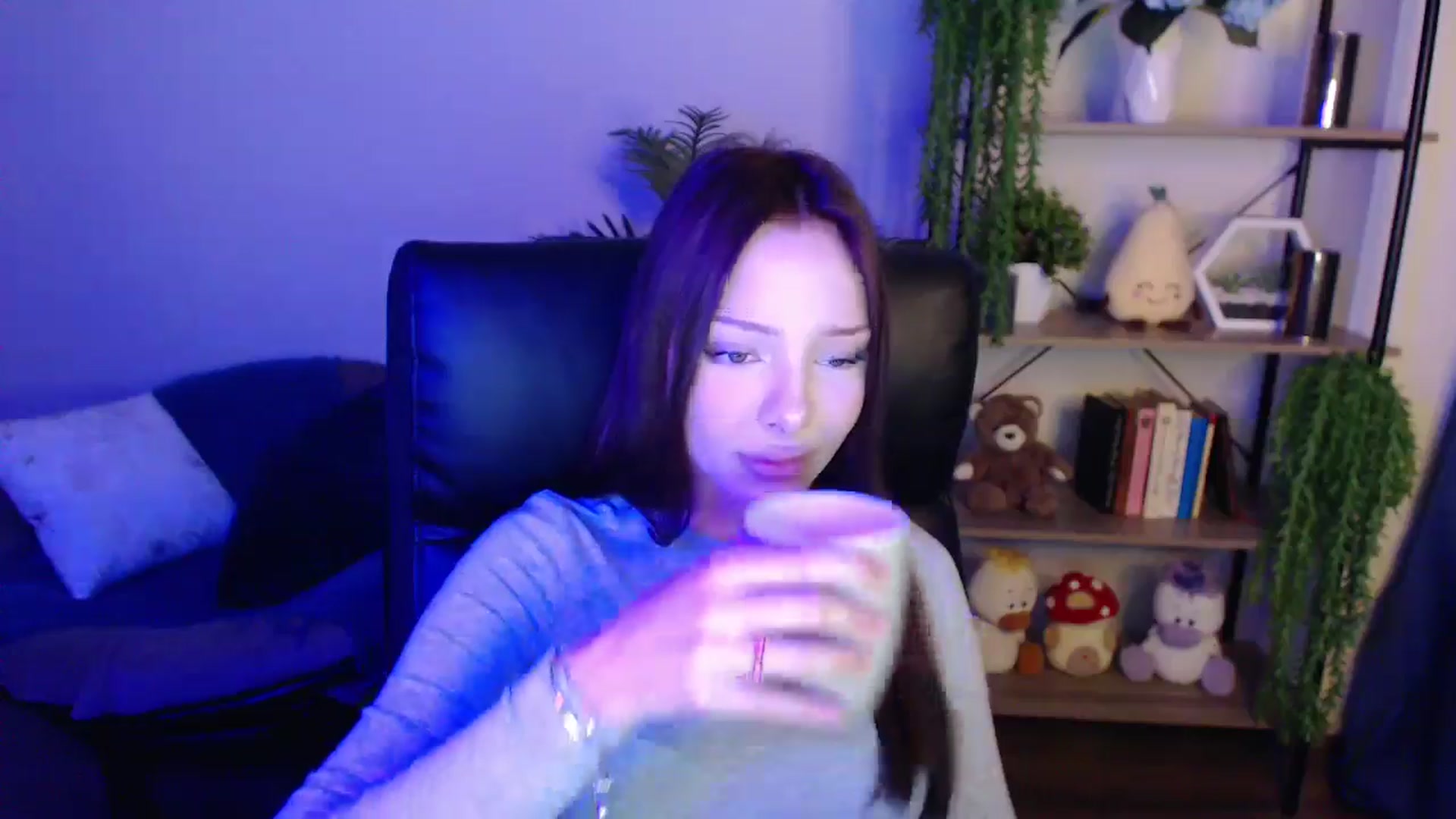 Gallery image thumbnail from KateManelli's myfreecams stream on, 04/07/2025, 09:06 image 7 of 20