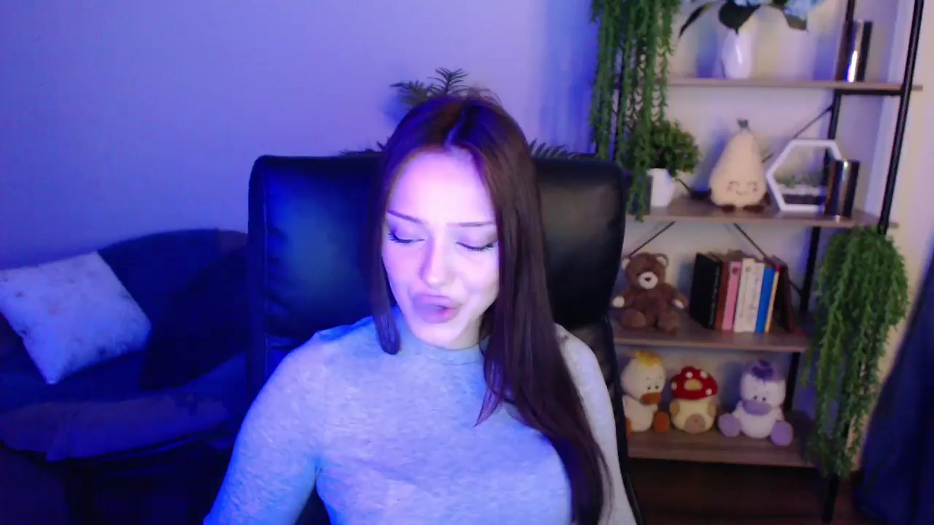 Gallery image thumbnail from KateManelli's myfreecams stream on, 04/07/2025, 09:06 image 8 of 20