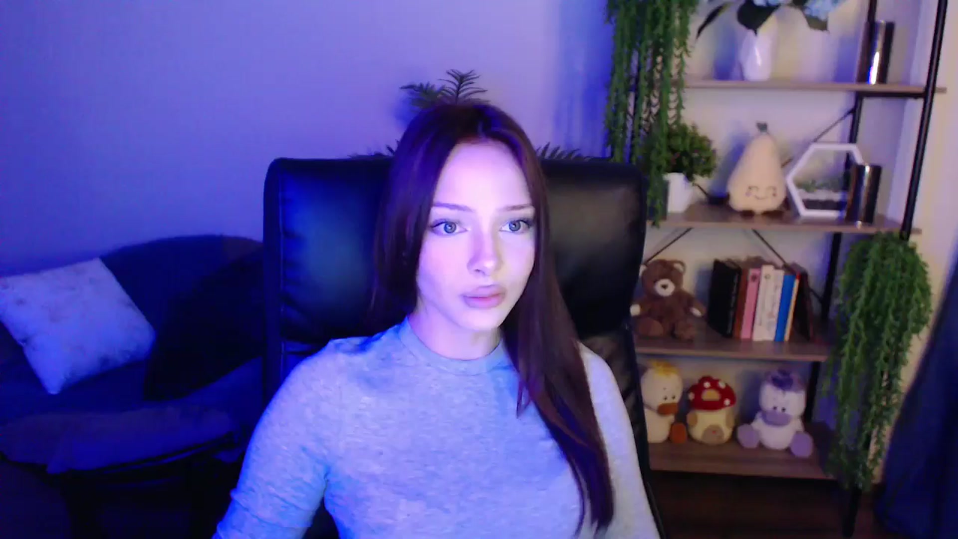 Gallery image thumbnail from KateManelli's myfreecams stream on, 04/07/2025, 09:06 image 12 of 20