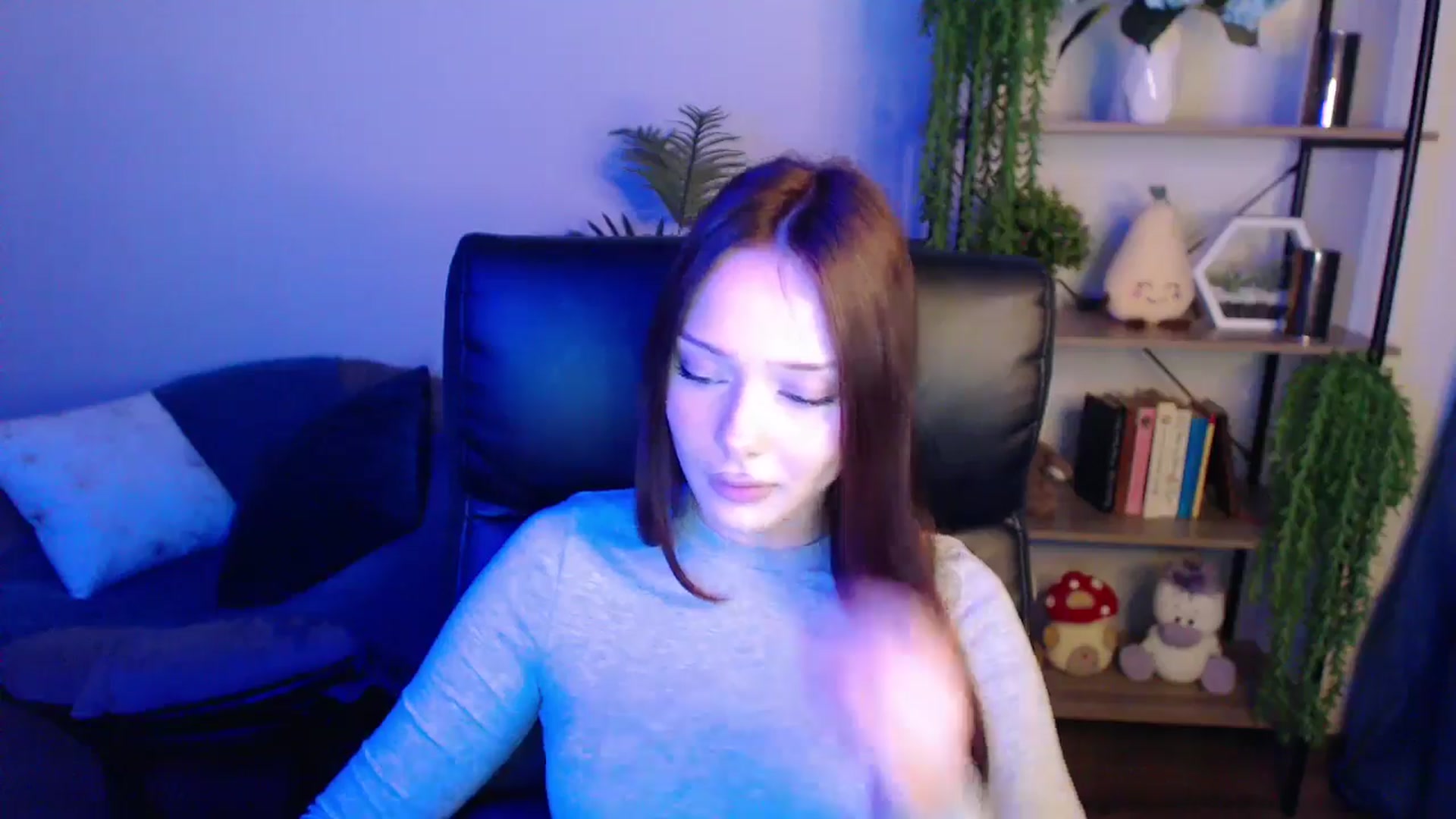 Gallery image thumbnail from KateManelli's myfreecams stream on, 04/07/2025, 10:32 image 6 of 20
