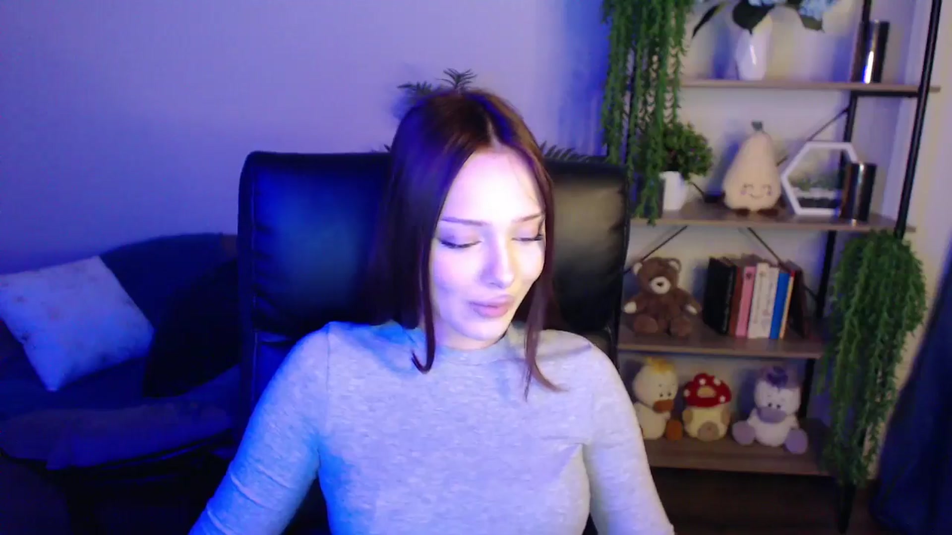Gallery image thumbnail from KateManelli's myfreecams stream on, 04/07/2025, 10:32 image 8 of 20