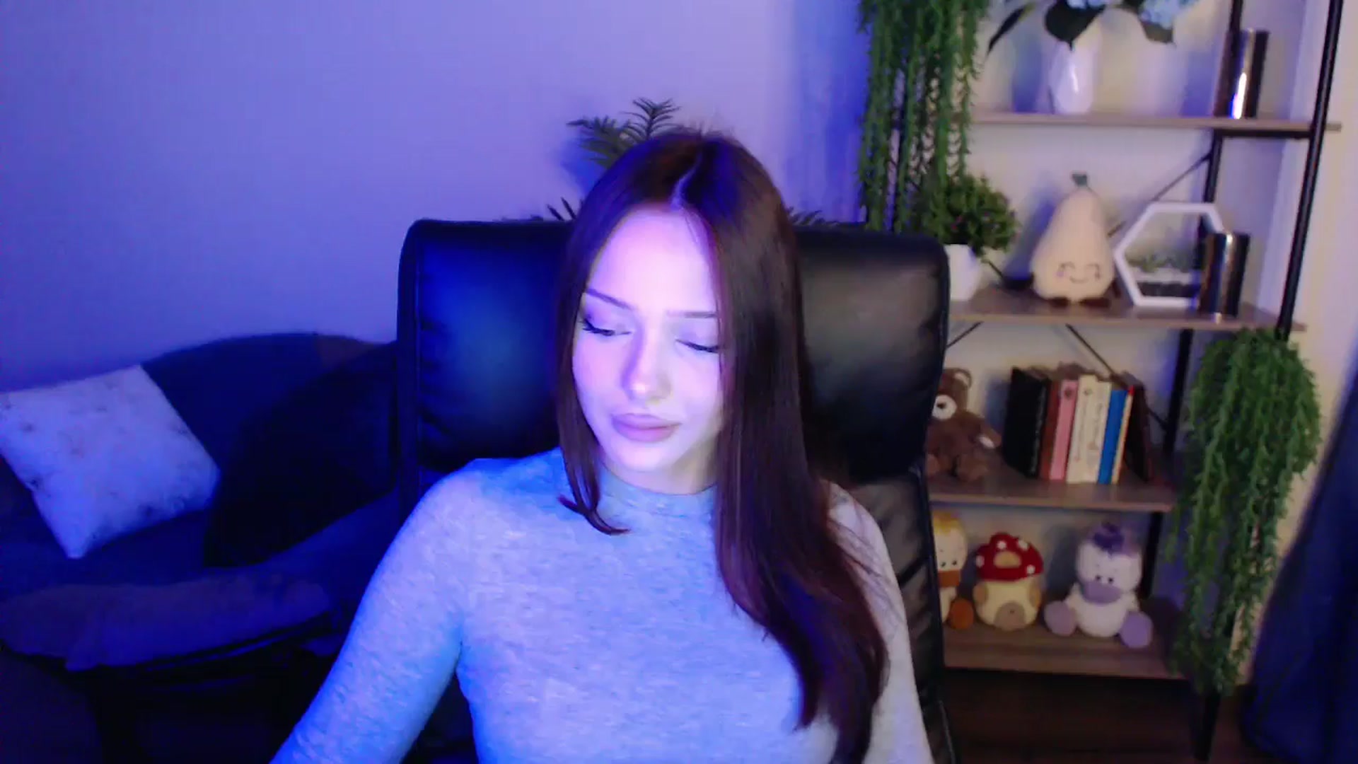 Gallery image thumbnail from KateManelli's myfreecams stream on, 04/07/2025, 11:11 image 11 of 20