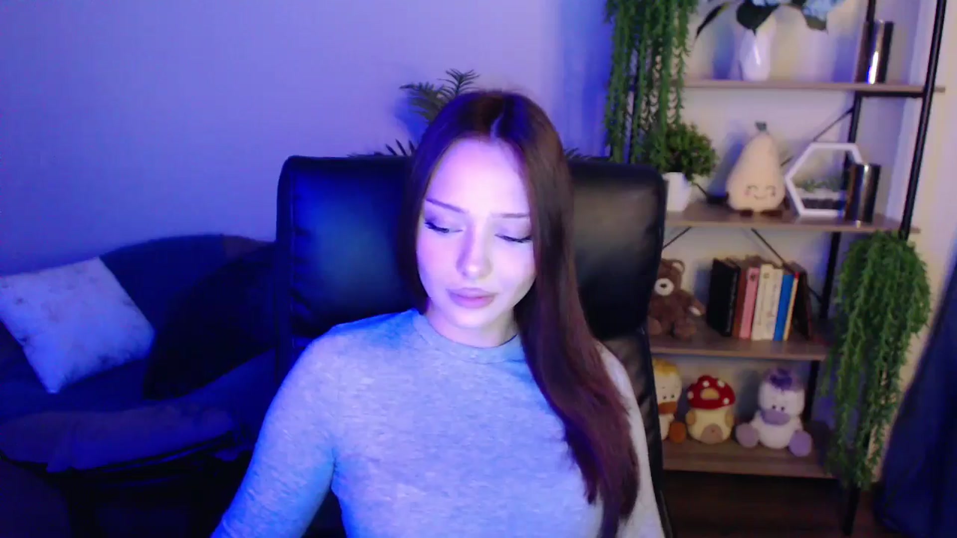 Gallery image thumbnail from KateManelli's myfreecams stream on, 04/07/2025, 11:11 image 15 of 20