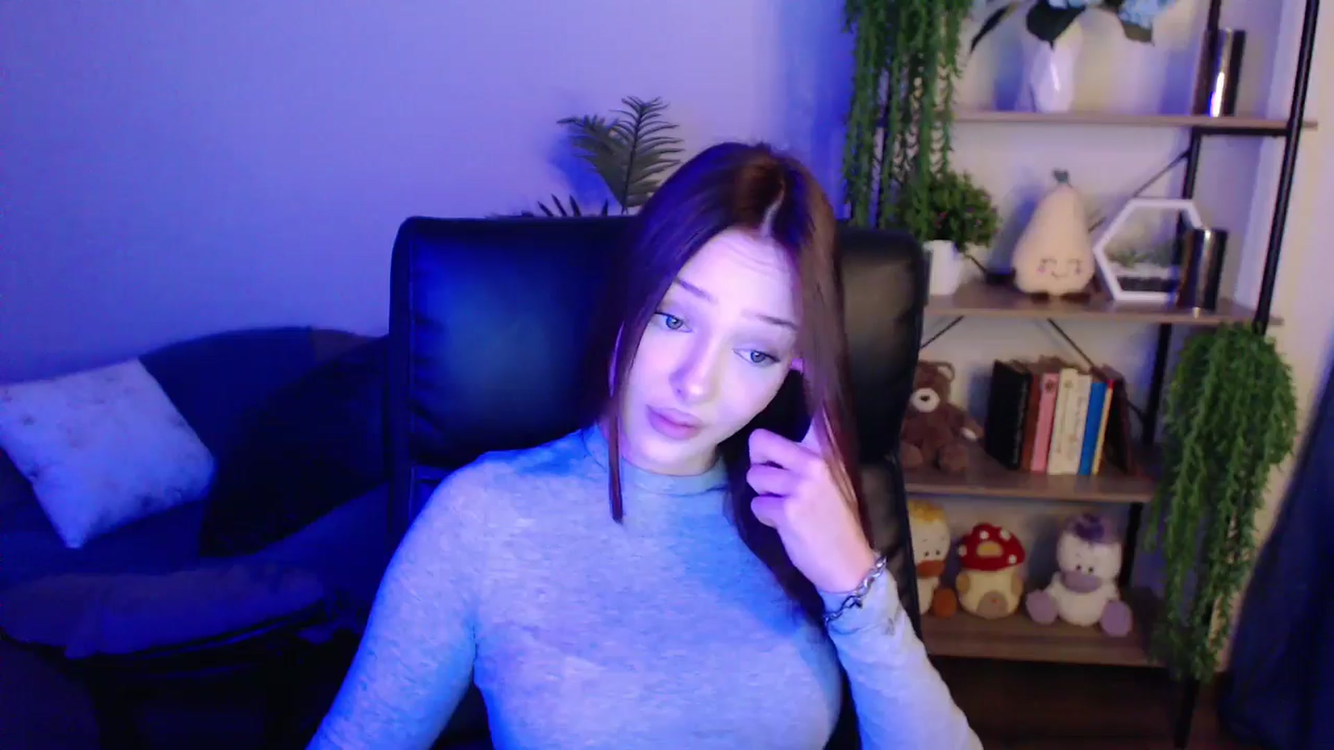 Gallery image thumbnail from KateManelli's myfreecams stream on, 04/07/2025, 11:11 image 17 of 20