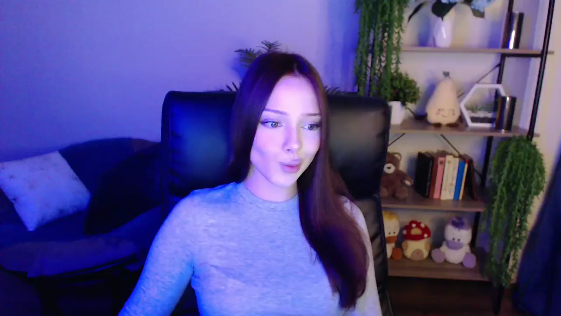 Gallery image thumbnail from KateManelli's myfreecams stream on, 04/07/2025, 11:11 image 9 of 20