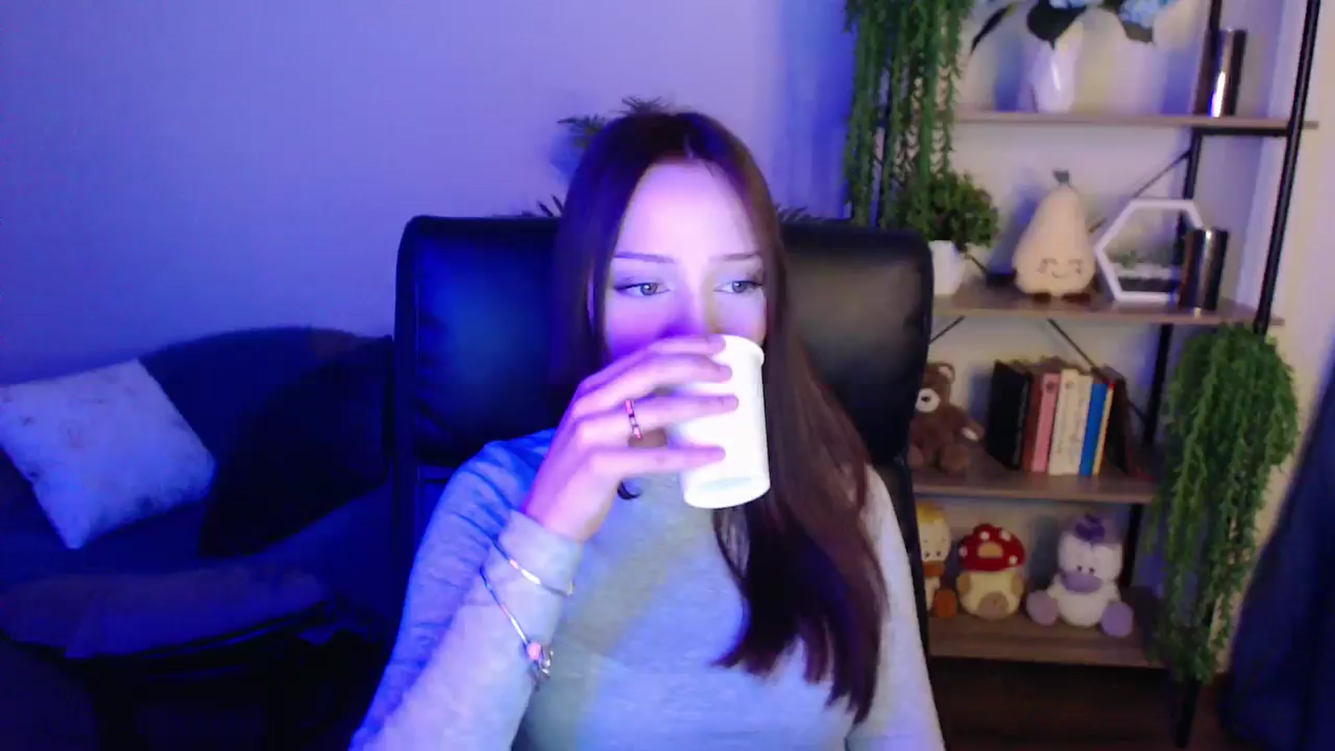 Gallery image thumbnail from KateManelli's myfreecams stream on, 04/07/2025, 11:11 image 14 of 20