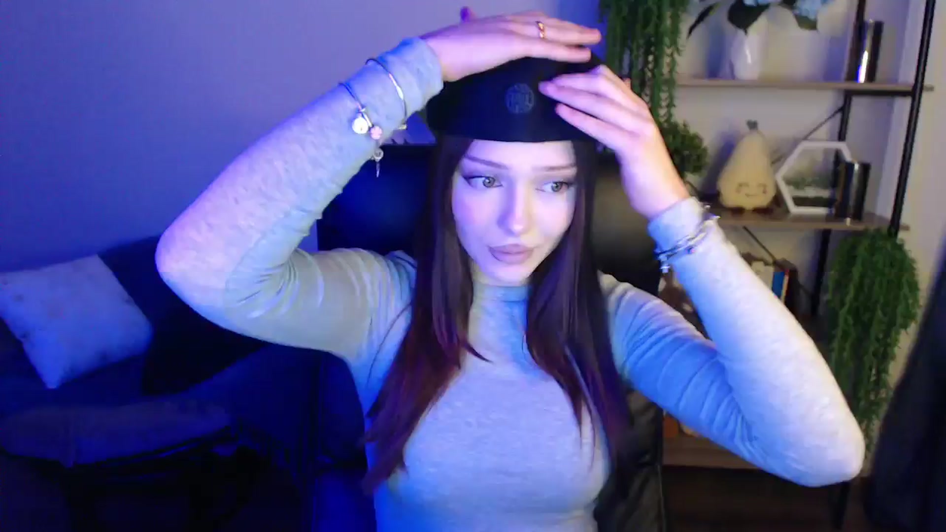 Gallery image thumbnail from KateManelli's myfreecams stream on, 04/07/2025, 12:12 image 11 of 20