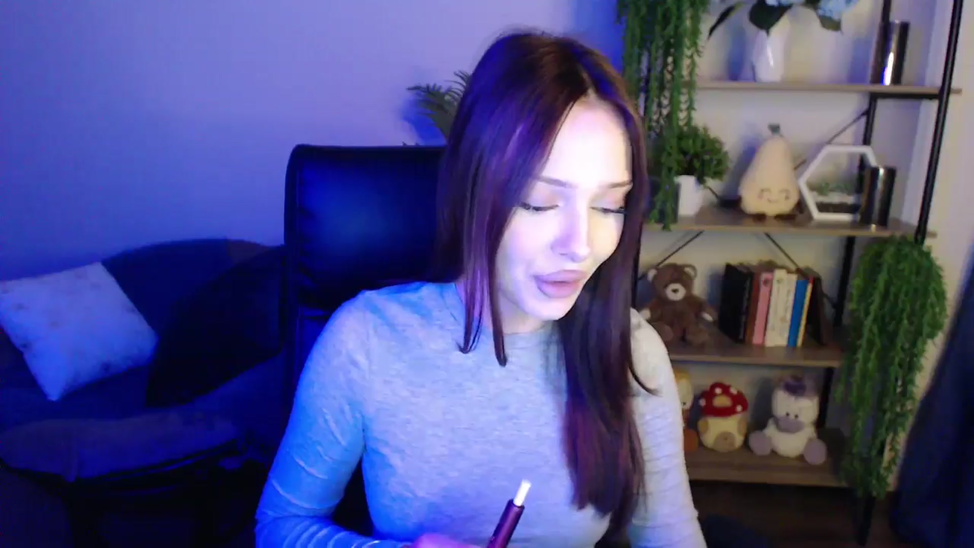 Gallery image thumbnail from KateManelli's myfreecams stream on, 04/07/2025, 12:12 image 9 of 20
