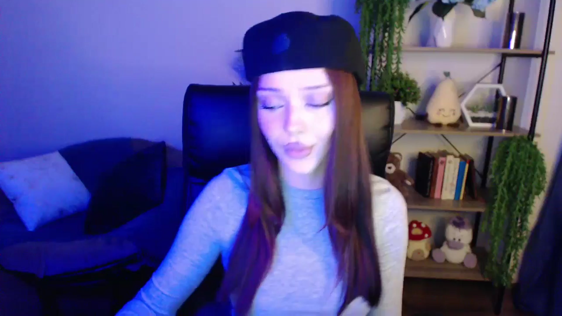 Gallery image thumbnail from KateManelli's myfreecams stream on, 04/07/2025, 12:12 image 14 of 20