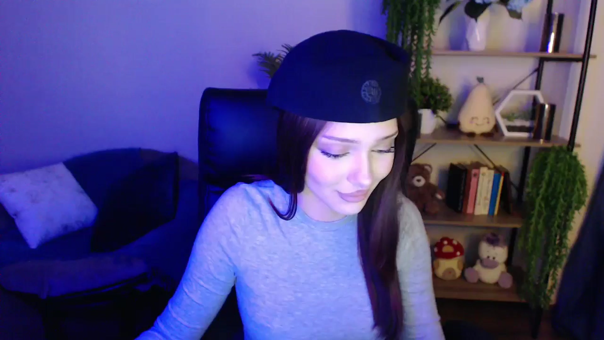 Gallery image thumbnail from KateManelli's myfreecams stream on, 04/07/2025, 12:53 image 16 of 20