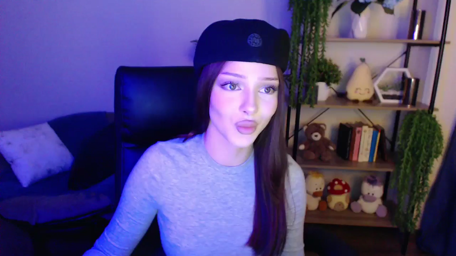 Gallery image thumbnail from KateManelli's myfreecams stream on, 04/07/2025, 12:53 image 6 of 20