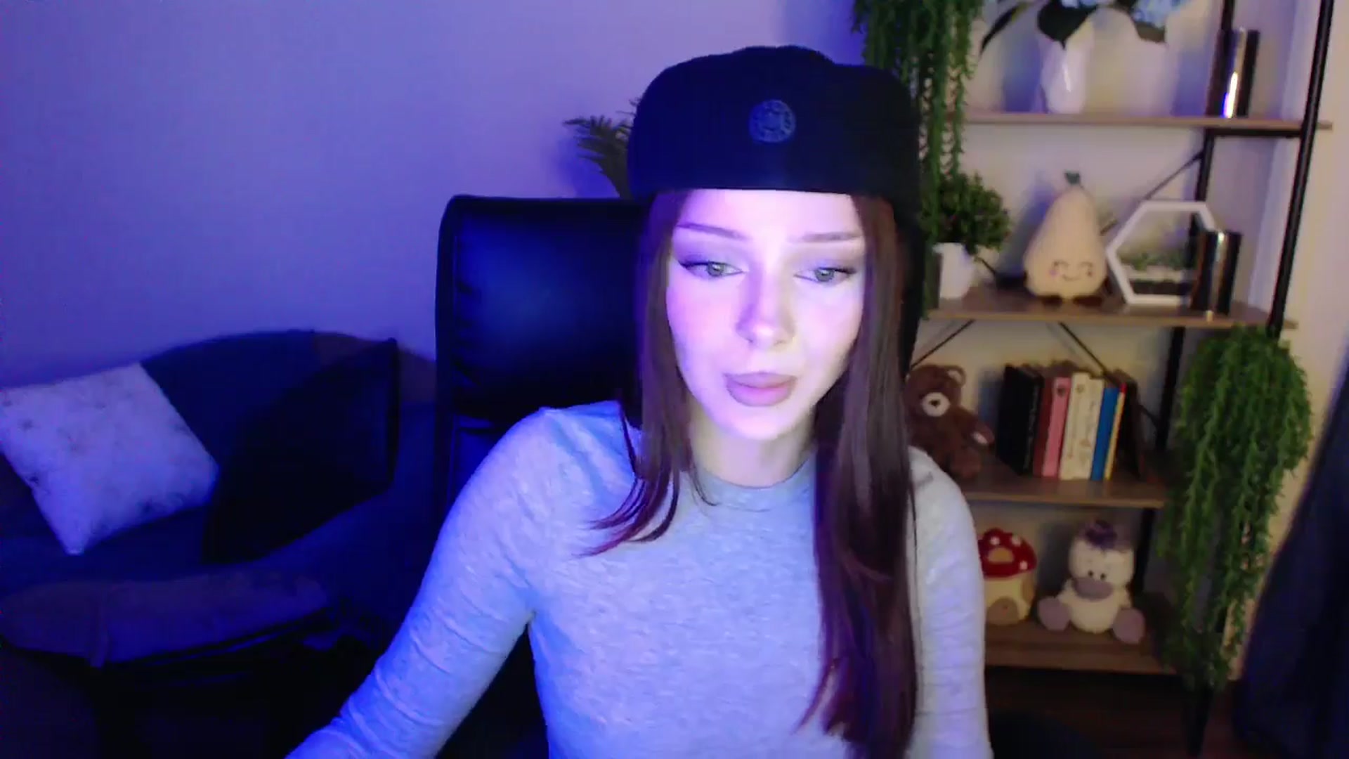Gallery image thumbnail from KateManelli's myfreecams stream on, 04/07/2025, 12:53 image 15 of 20