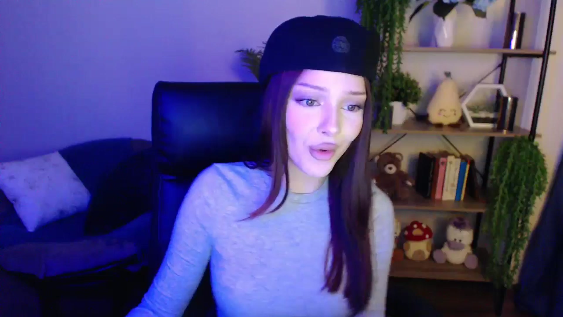 Gallery image thumbnail from KateManelli's myfreecams stream on, 04/07/2025, 12:53 image 8 of 20