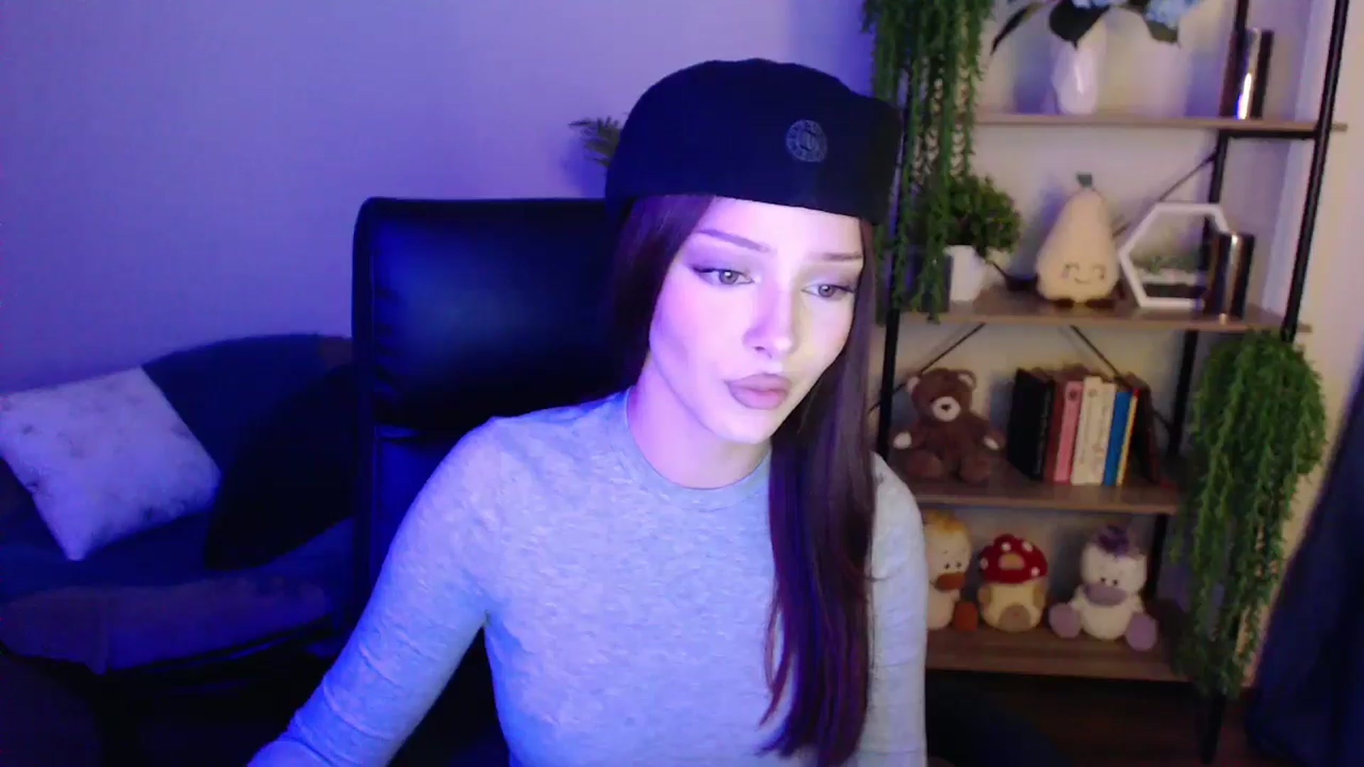 Gallery image thumbnail from KateManelli's myfreecams stream on, 04/07/2025, 12:53 image 10 of 20