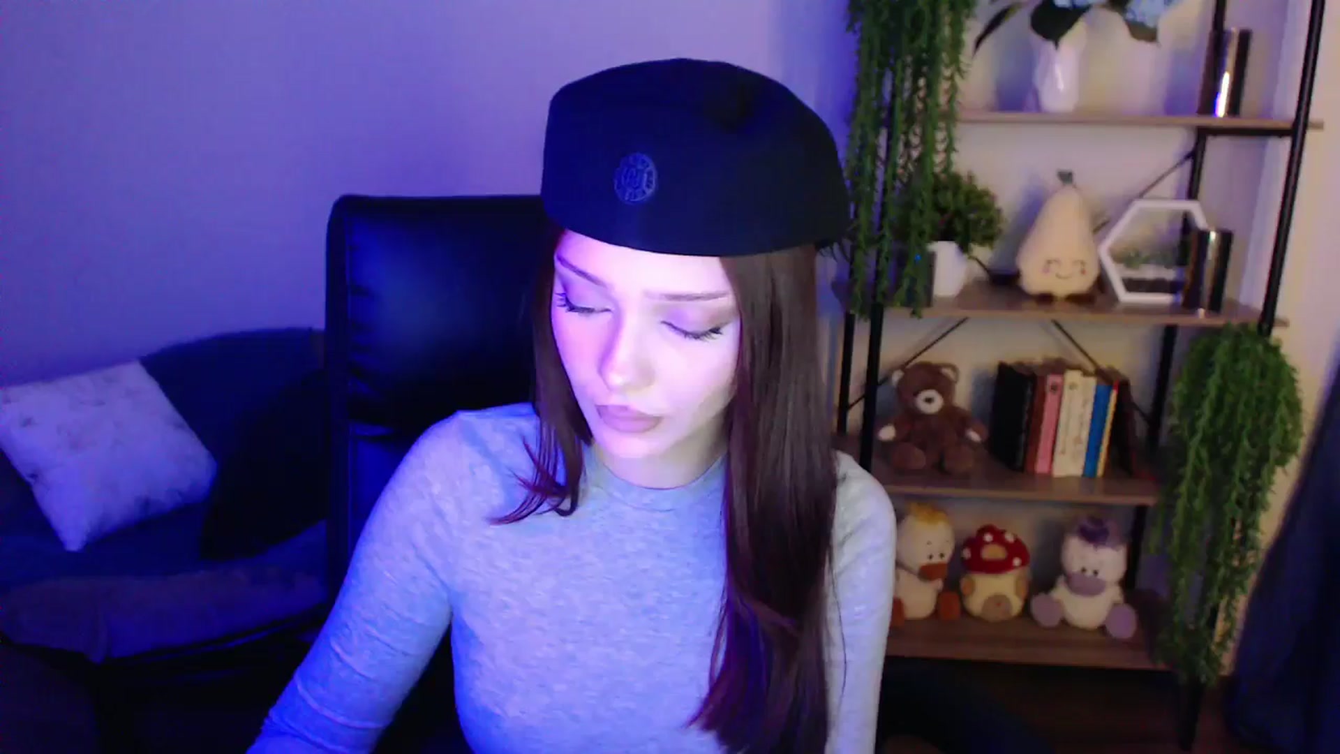 Gallery image thumbnail from KateManelli's myfreecams stream on, 04/07/2025, 12:53 image 7 of 20