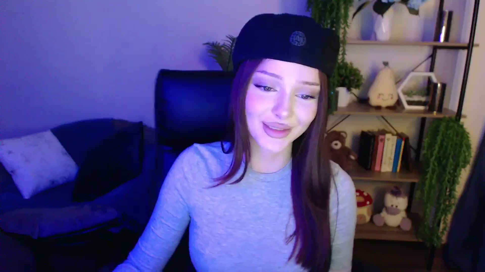 Gallery image thumbnail from KateManelli's myfreecams stream on, 04/07/2025, 12:53 image 13 of 20